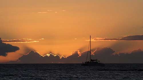 鳳凰古城描寫(xiě)風(fēng)景的句子